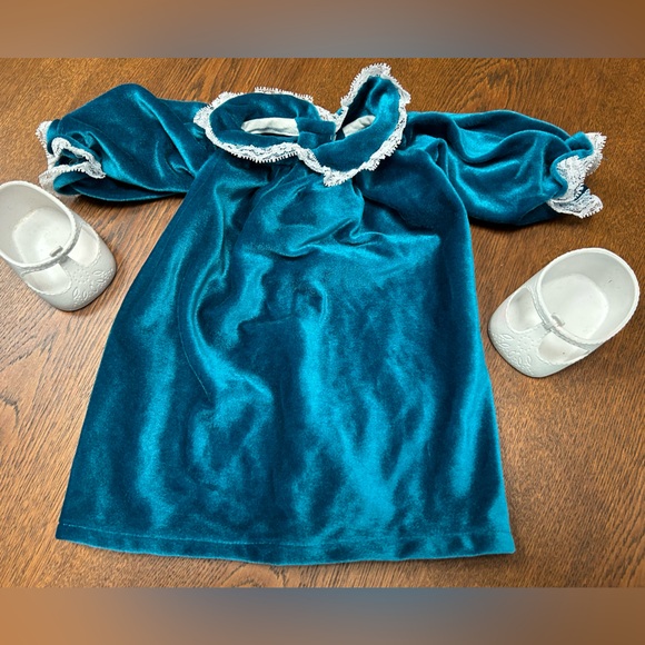 Cabbage patch kids turquoise velour dress, lace trim cuffs, collar. White shoes. - Picture 1 of 2